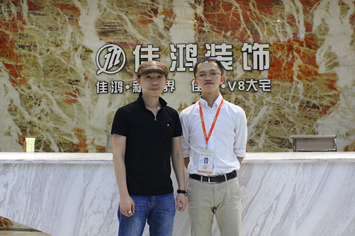 李工与米兰体育app入口官网记者合影